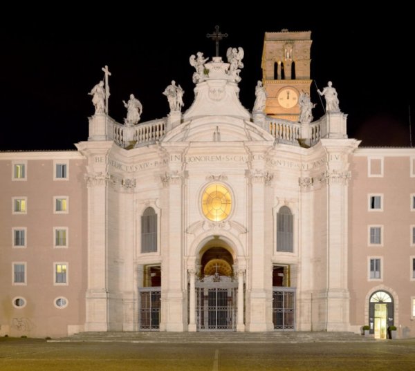 Santa_croce_di_gerusalemme_at_Night-1024x881